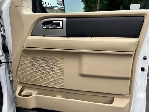 Used 2017 Ford Expedition XLT RWD image 18
