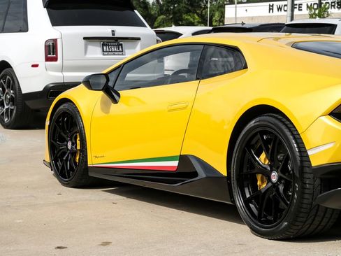 Used 2018 Lamborghini Huracan Performante image 11