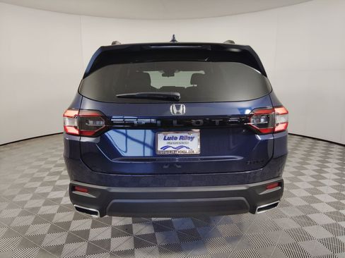 New 2025 Honda Pilot Sport image 10