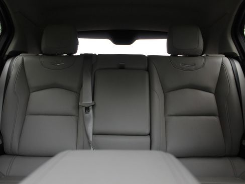 Used 2023 Cadillac XT4 Luxury w/ Cold Weather Package FWD image 14