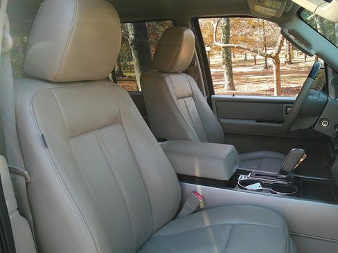 Used 2014 Ford Expedition Limited image 21