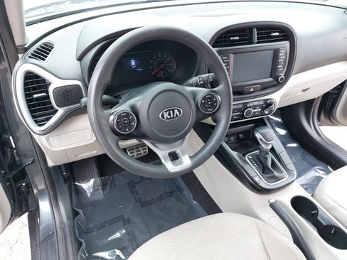 Used 2020 Kia Soul LX FWD image 15