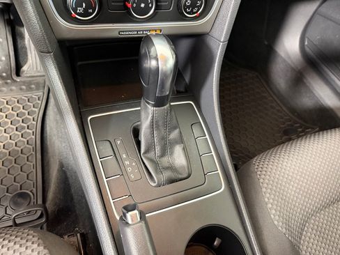 Used 2013 Volkswagen Passat 2.5 S image 14