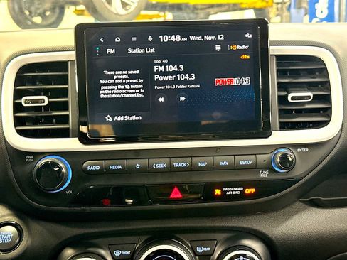 Used 2024 Hyundai Venue Limited image 12