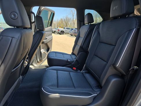 New 2026 Buick Enclave Sport Touring w/ LPO, Floor Liner Package AWD/4WD image 15