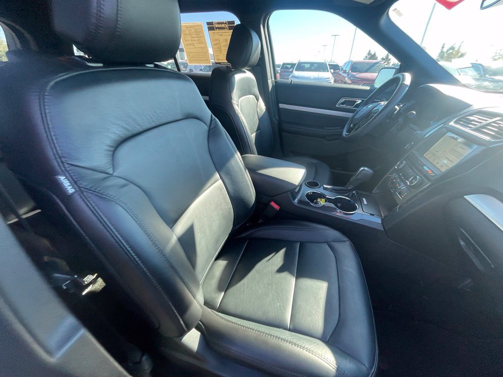 Used 2017 Ford Explorer XLT w/ Equipment Group 202A FWD image 29