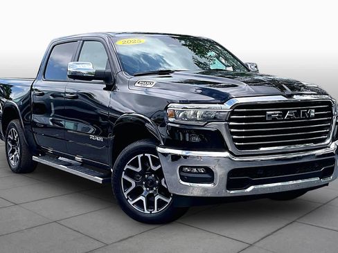 Used 2025 RAM 1500 Laramie AWD/4WD image 3