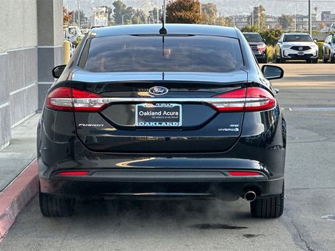 Used 2018 Ford Fusion SE image 5