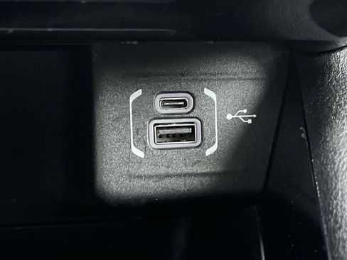 Certified 2025 Jeep Compass Limited image 36