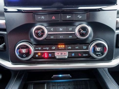 Used 2024 Ford Expedition Max XLT image 3