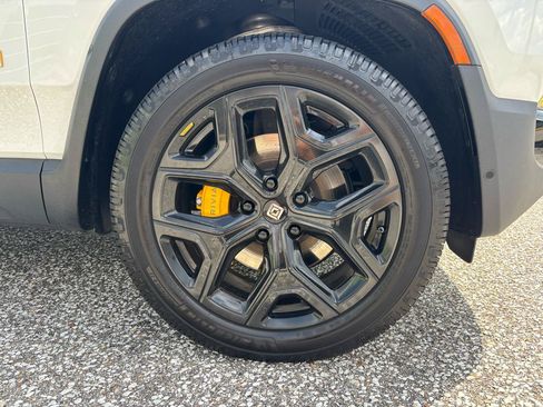 Used 2024 Rivian R1S Adventure AWD/4WD image 26