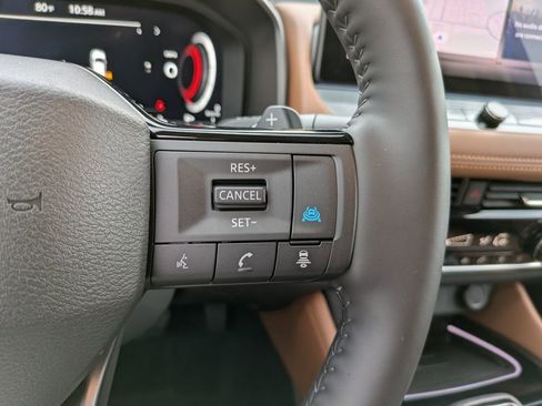 Used 2025 Nissan Rogue Platinum AWD/4WD image 34