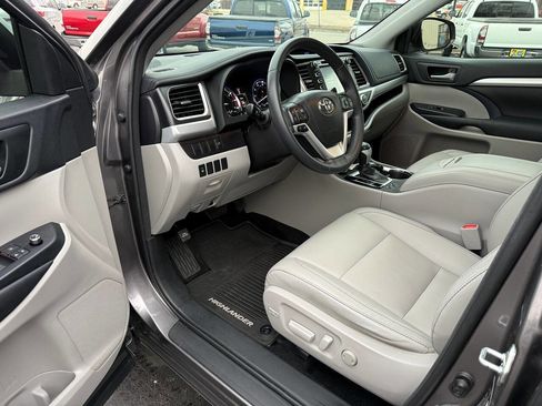 Used 2016 Toyota Highlander XLE image 8
