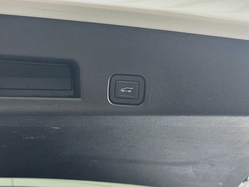 Used 2025 Buick Enclave Preferred FWD image 31