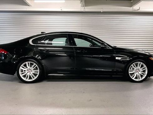 Certified 2022 Jaguar XF R-Dynamic SE AWD/4WD image 14