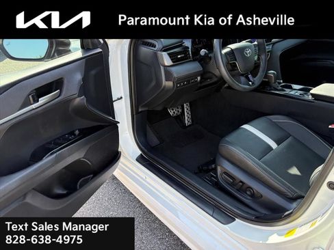 Used 2025 Toyota Camry SE w/ Convenience Package FWD image 16