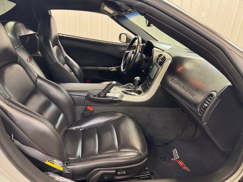 Used 2005 Chevrolet Corvette Convertible w/ Preferred Equipment Group RWD image 21