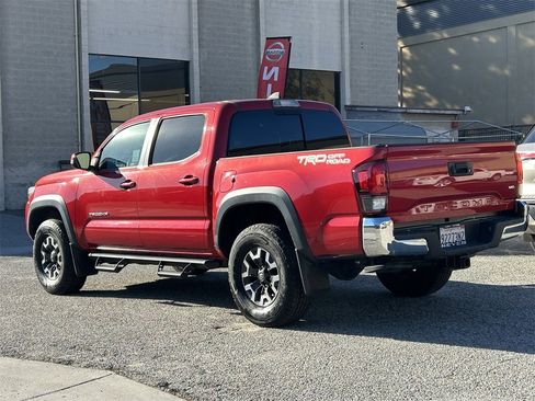 Used 2018 Toyota Tacoma TRD Off-Road image 4