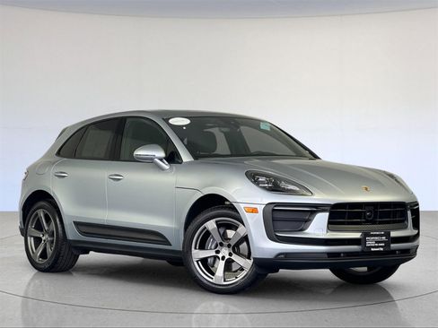 Used 2025 Porsche Macan image 10