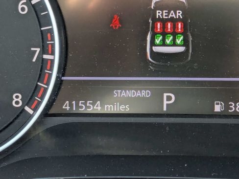 Used 2025 Nissan Pathfinder SV FWD image 33