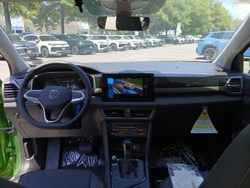 New 2026 Volkswagen Taos SE FWD image 12