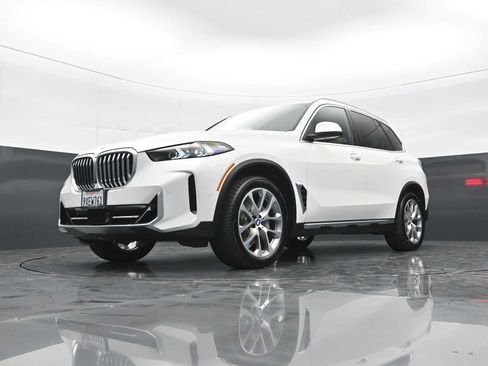 Used 2026 BMW X5 xDrive40i w/ Premium Package AWD/4WD image 25