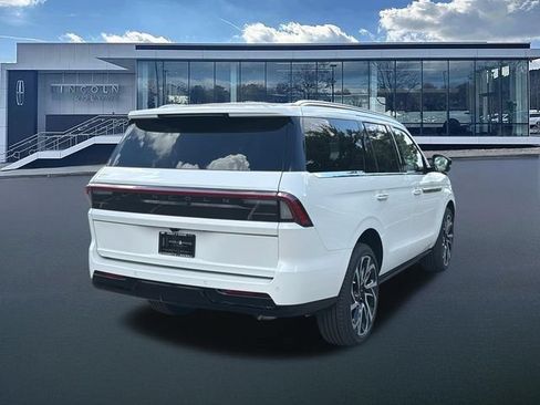 New 2027 Lincoln Navigator Reserve AWD/4WD image 8