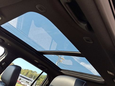 New 2025 Jeep Grand Cherokee Limited w/ Black Appearance Package image 10