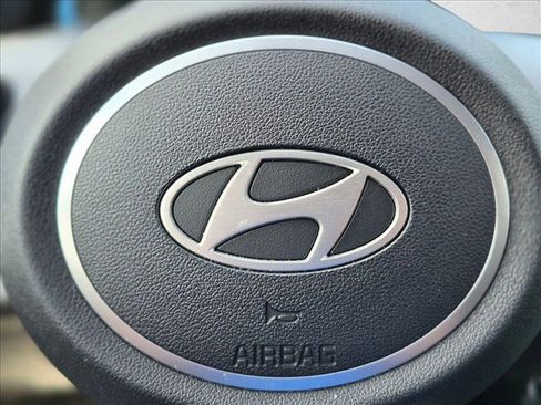 Used 2025 Hyundai Elantra SE FWD image 22