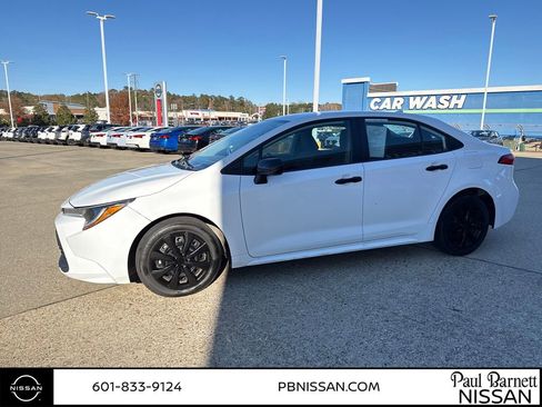 Used 2024 Toyota Corolla LE image 12