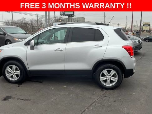 Used 2020 Chevrolet Trax LT w/ LT Convenience Package FWD image 5