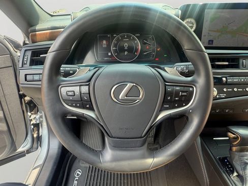 Used 2025 Lexus ES 350 w/ Premium Package FWD image 12