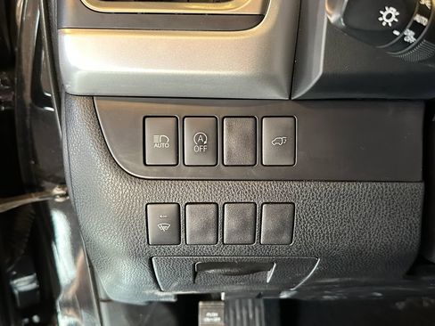 Used 2019 Toyota Highlander SE AWD/4WD image 17