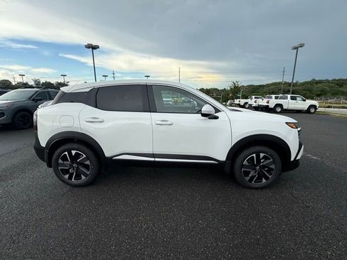 New 2025 Nissan Kicks SV image 3