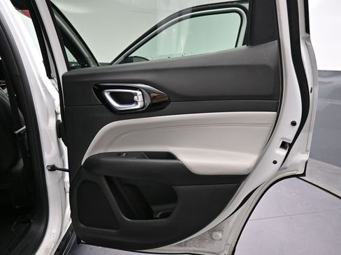 Used 2025 Jeep Compass Limited AWD/4WD image 21