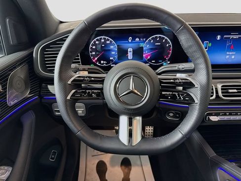 Used 2025 Mercedes-Benz GLS 580 4MATIC image 11