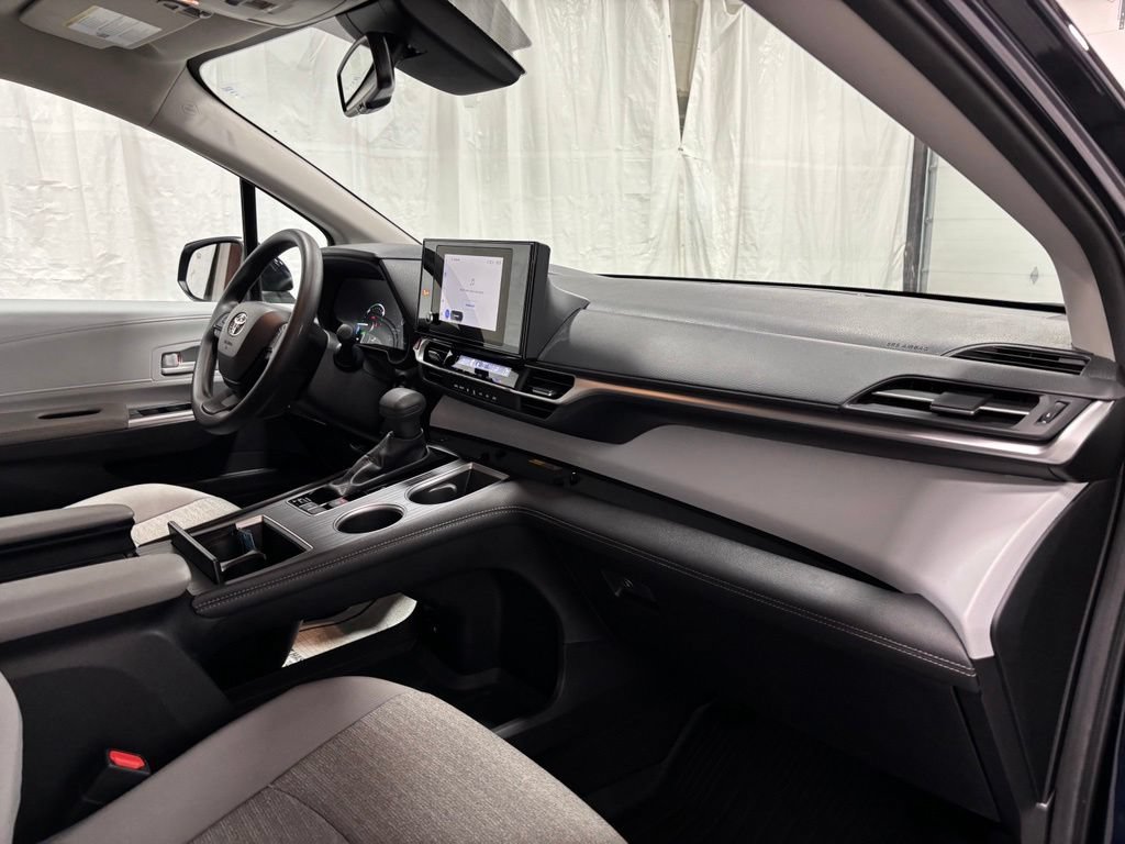 Used 2026 Toyota Sienna LE AWD/4WD image 66