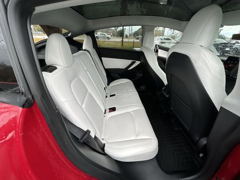 Used 2022 Tesla Model Y Long Range image 23