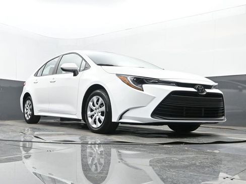 Used 2024 Toyota Corolla LE image 23