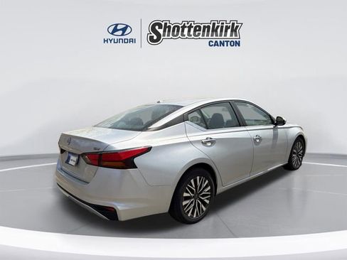 Used 2023 Nissan Altima 2.5 SV image 5