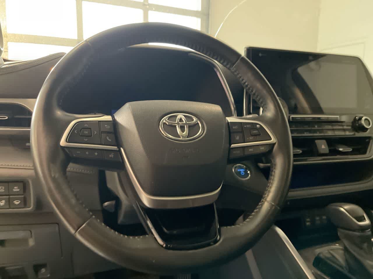 Used 2022 Toyota Highlander Platinum AWD/4WD image 14
