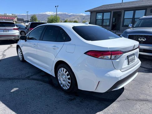 Used 2022 Toyota Corolla LE FWD image 3