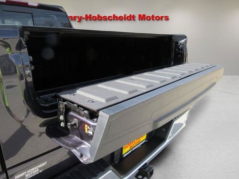 Used 2023 GMC Sierra 1500 SLT w/ SLT Premium Plus Package AWD/4WD image 13
