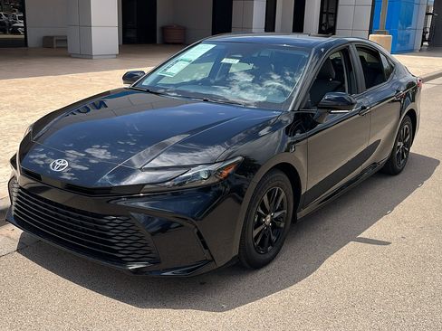 Used 2025 Toyota Camry LE FWD image 3