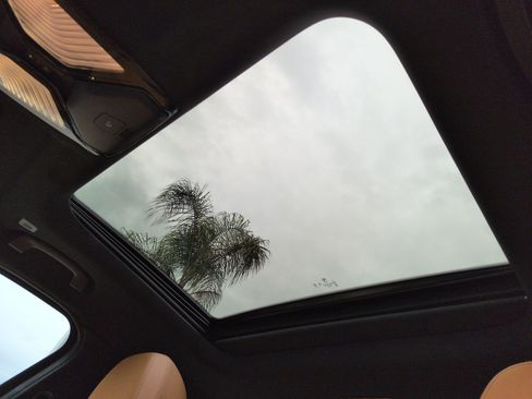 Used 2025 BMW 330i Sedan w/ M Sport Package image 28