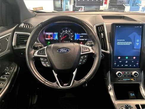 Used 2022 Ford Edge ST image 17