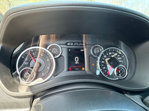 New 2026 RAM 2500 Tradesman w/ Chrome Appearance Group AWD/4WD image 32