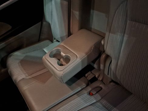 Certified 2018 Toyota Highlander Plus w/ Carpet Mat Package (TMS) image 12