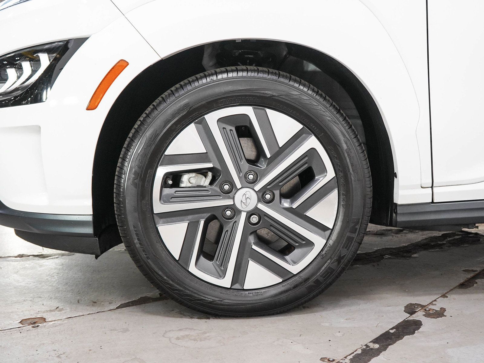 Certified 2023 Hyundai Kona Limited w/ Cargo Package FWD image 29