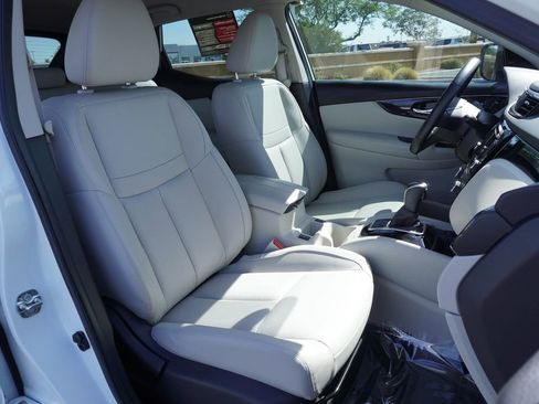 Certified 2019 Nissan Rogue Sport SL FWD image 12